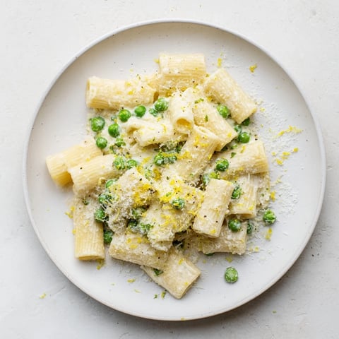 Bright green peas and creamy ricotta sauce cling to al dente rigatoni in this vibrant Pea & Lemon Ricotta Pasta.  